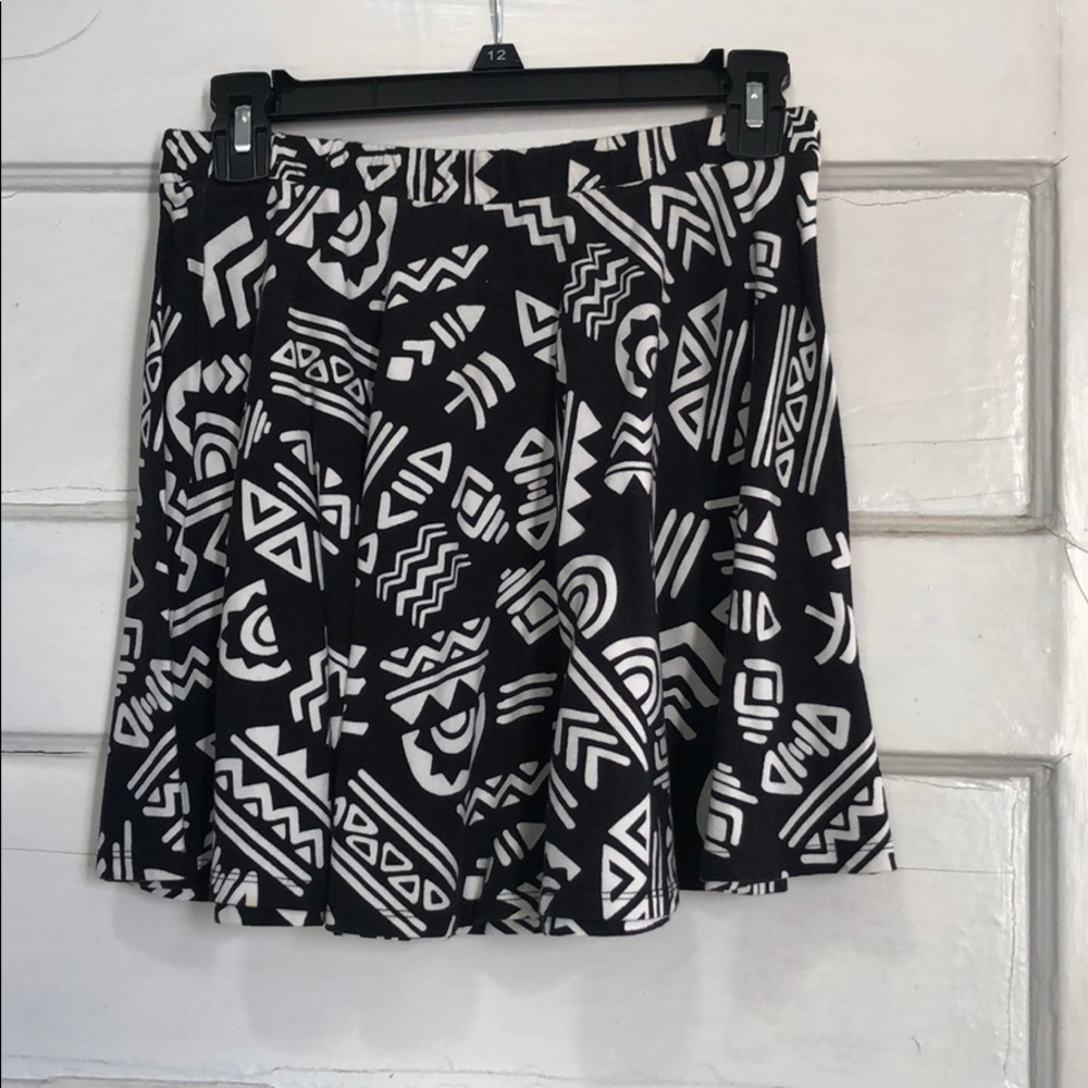 Medium printed black skirt